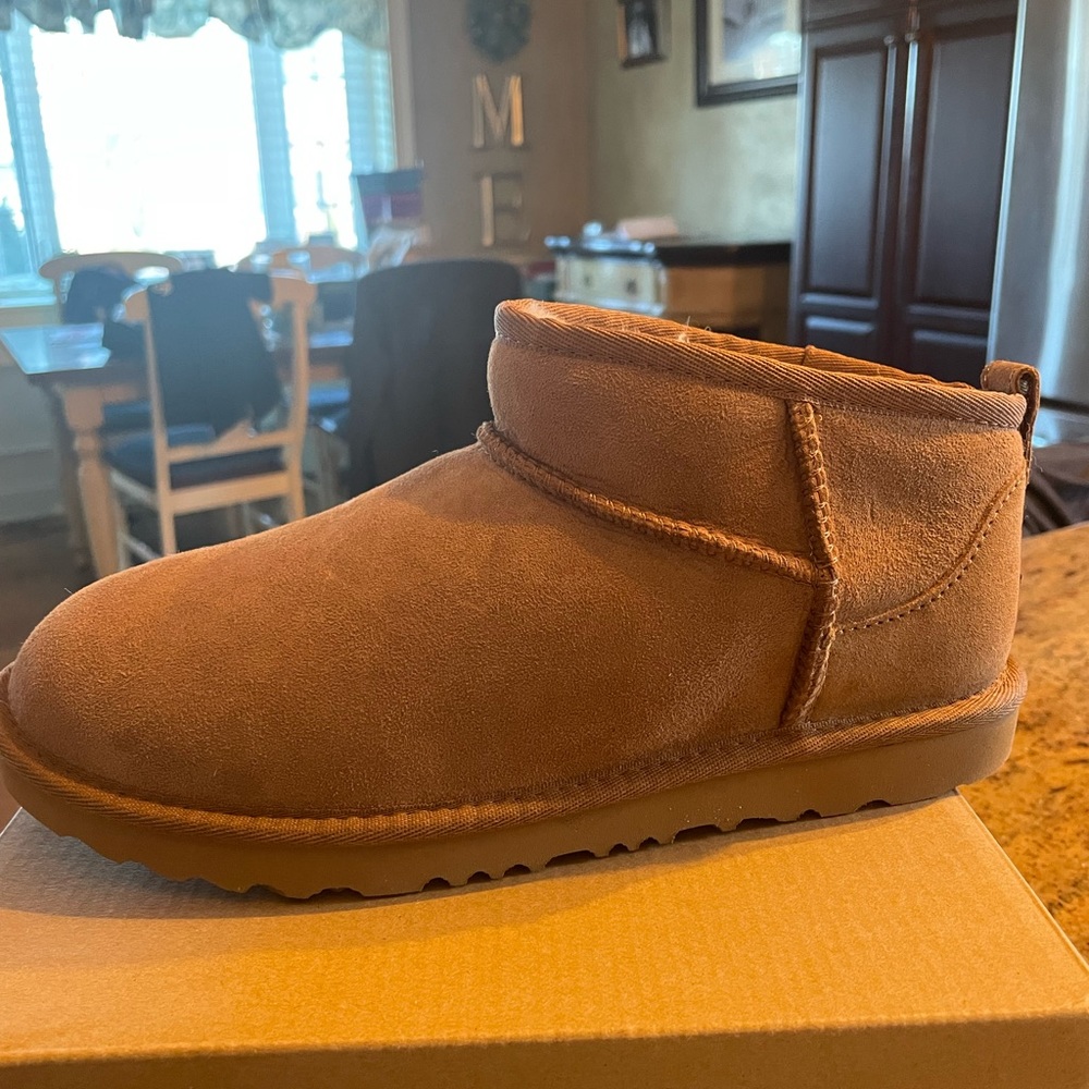Kids Size 6 Classic Ultra Mini Uggs, brand new in box